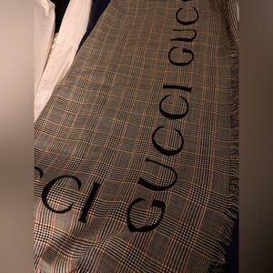 GUCCI
Check Wool Logo Square Shawl In Red,yellow